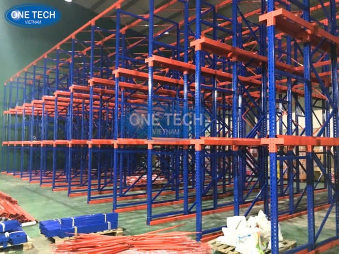 Mẫu kệ sắt cho kho công nghiệp 05