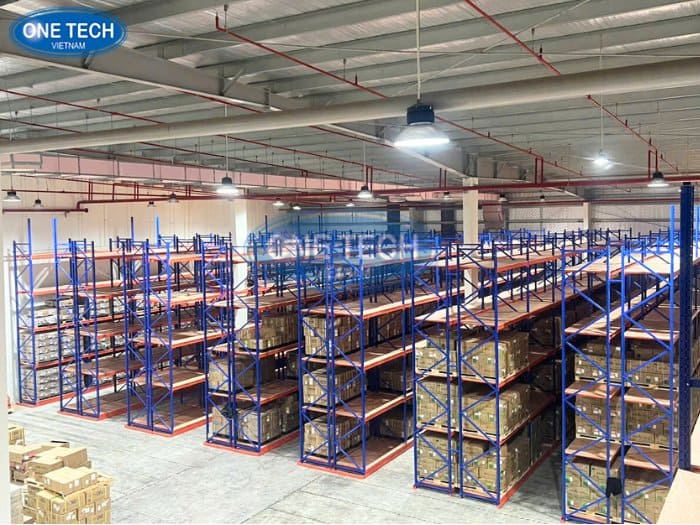 Mẫu kệ kho hàng công nghiệp 08