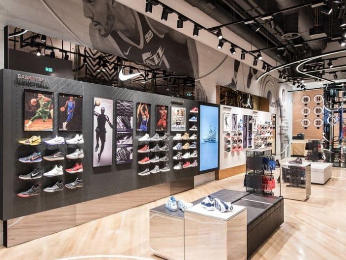 Mẫu thiết kế cửa hàng đồ thể thao 01