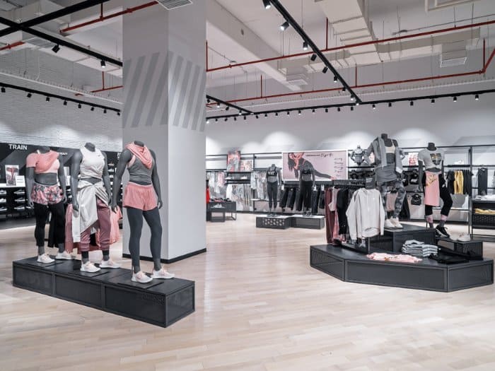 Mẫu thiết kế cửa hàng bán đồ thể thao 04