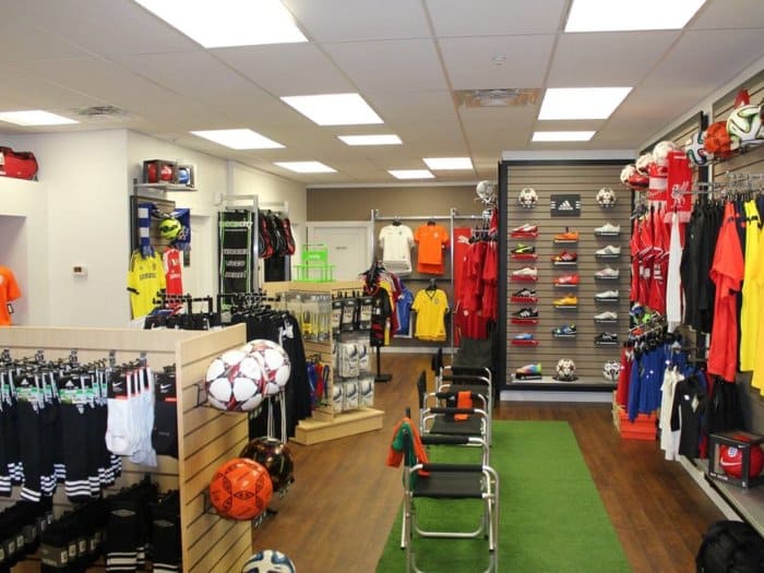 Mẫu thiết kế shop thể thao nhỏ 13