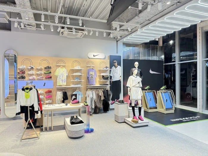 Mẫu thiết kế cửa hàng bán đồ thể thao 17