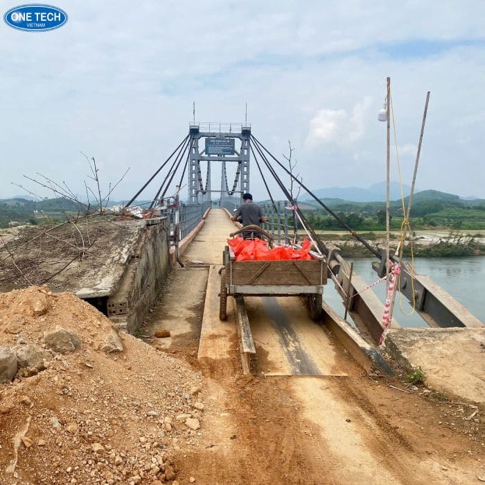 Trải qua đường xá trắc trở