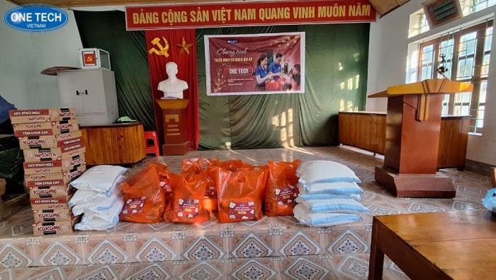 Phần quà trao cho hoàn cảnh khó khăn