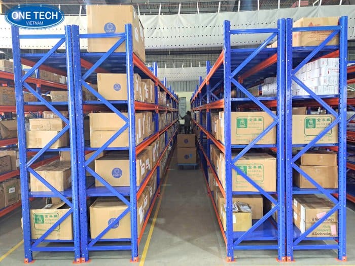 Tải trọng của kệ từ 200 - 700kg/ tâng