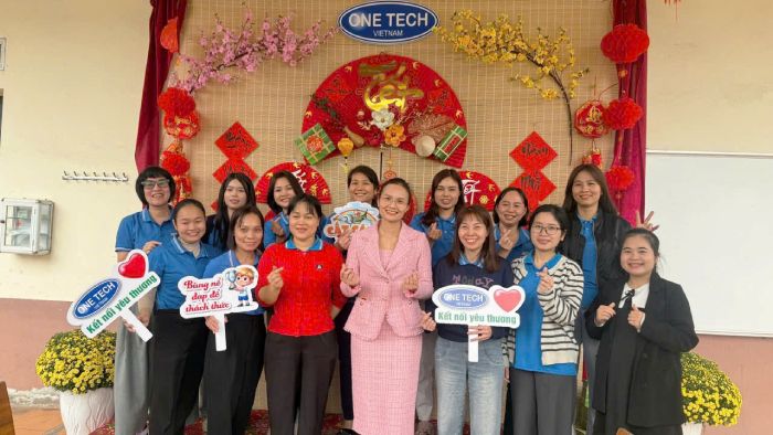 Tặng quà tết cho nhân viên