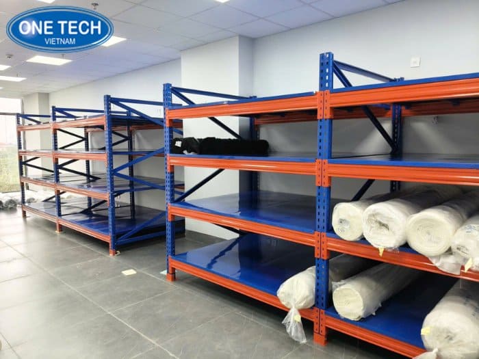 Đặc điểm chung của kệ kho hàng hạng trung