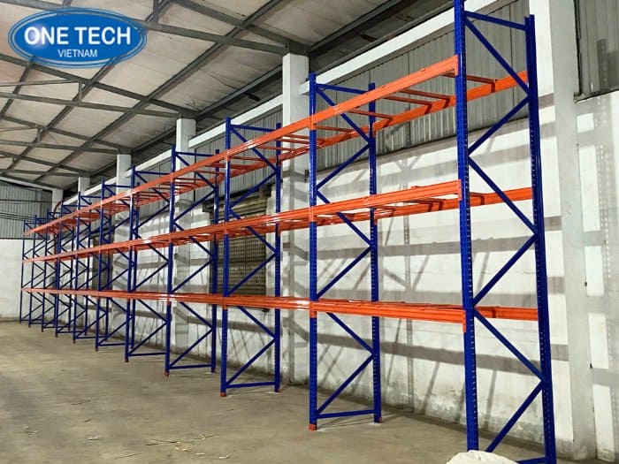 Kệ hạng nặng Selective xuất nhập dễ dàng