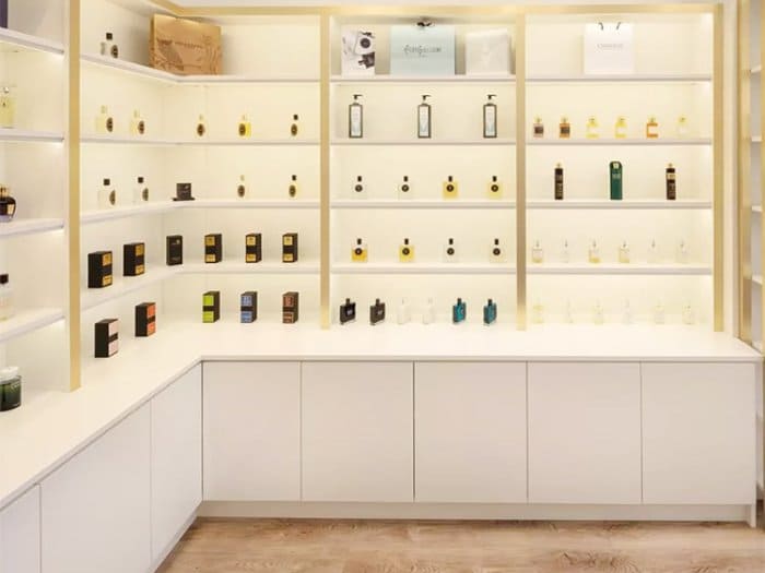 Đầu tư hệ thống kệ trưng bày