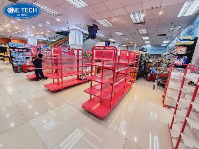 Kệ trưng bày khu vực bán mỹ phẩm 03