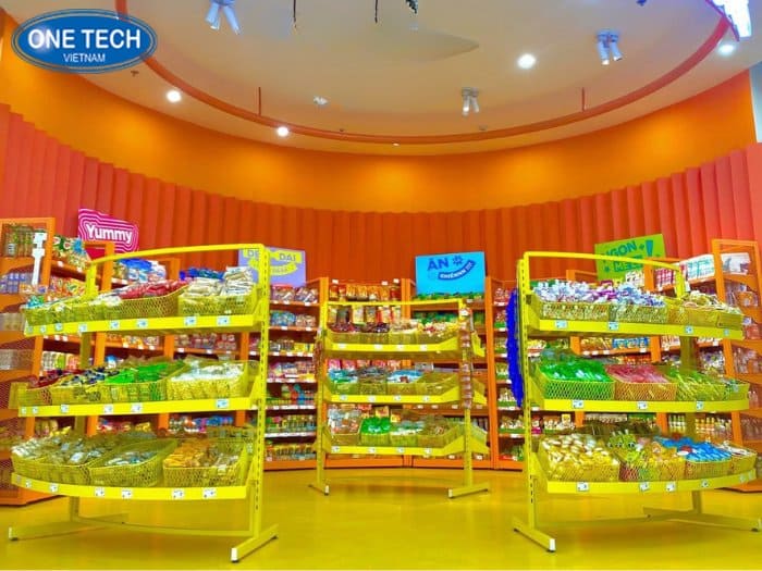 Kệ trưng bày mặt hàng đồ ăn vặt 02