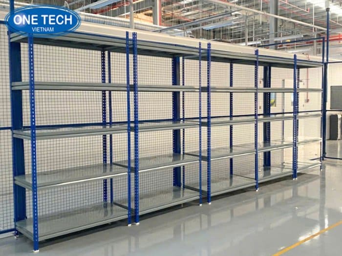 One Tech Group thi công kệ sắt tại Hà Nội