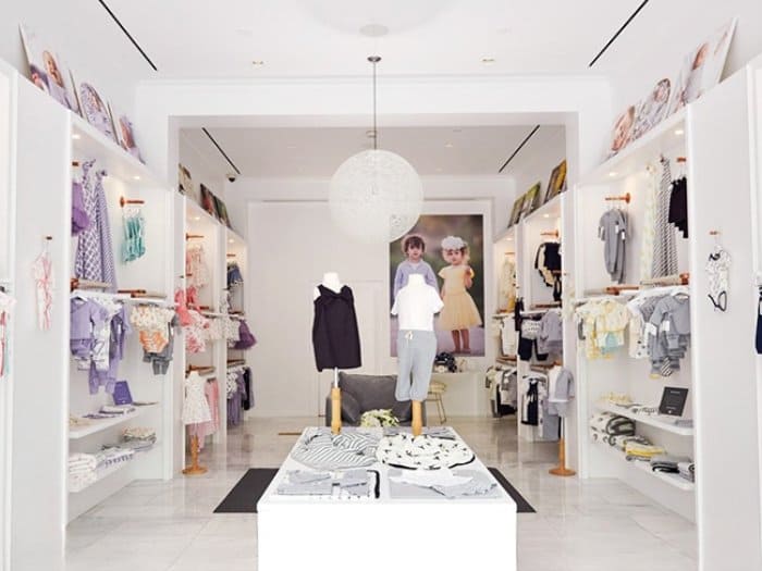 Không gian cửa hàng màu trắng tinh tế