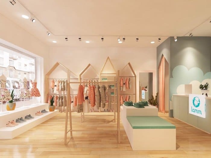 Thiết kế shop quần áo cho bé ấn tượng, tận dụng ánh sáng tự nhiên