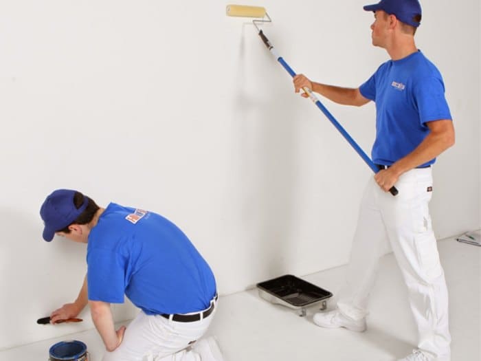 Tường cửa hàng kim khí sáng, bền và dễ vệ sinh