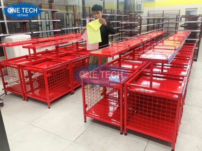 Kệ khuyến mãi hình vuông màu đỏ tươi