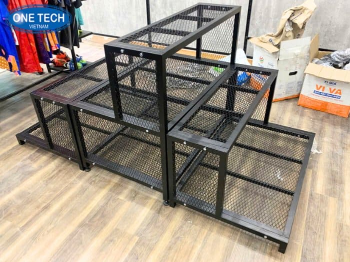 Kệ trưng bày cho dự án tại Động Lực Sport 08