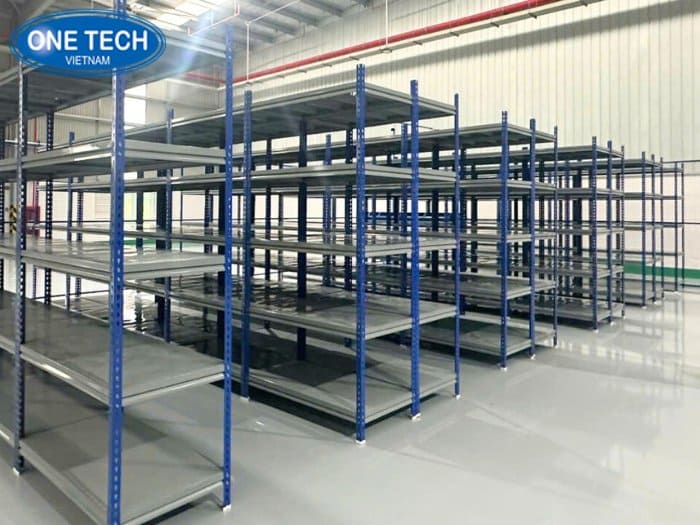 Kệ V cài mẫu mới cho kho hàng tại Lào Cai