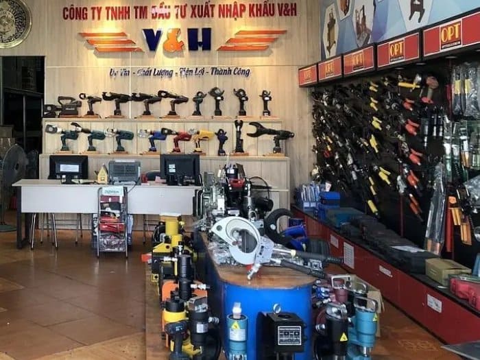 Mẫu thiết kế cửa hàng bán đồ kim khí 02