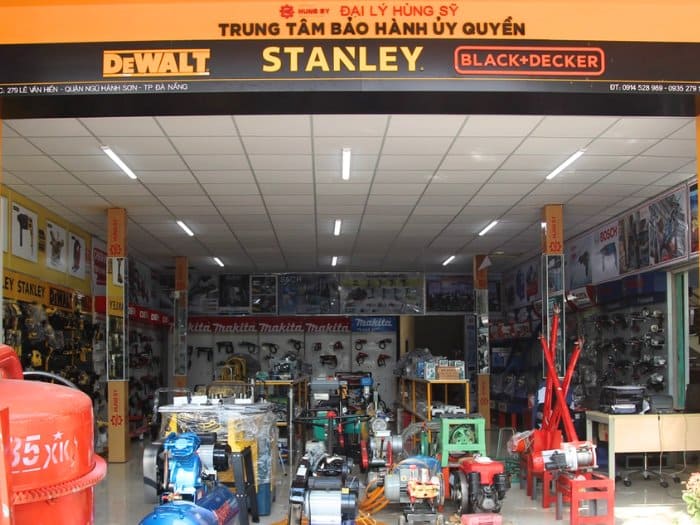 Mẫu thiết kế cửa hàng kim khí 13