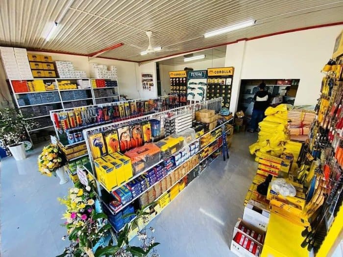 Mẫu thiết kế cửa hàng bán đồ kim khí 08