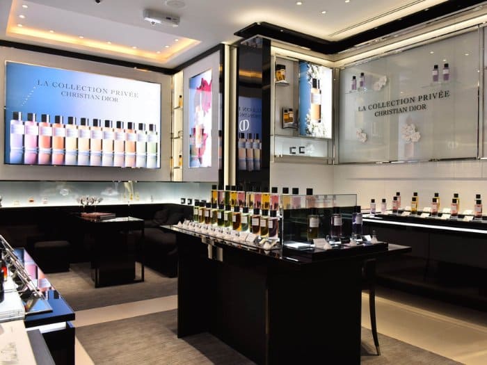 Mẫu thiết kế cửa hàng nước hoa 01