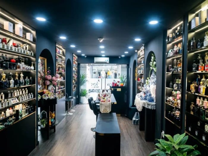 Mẫu thiết kế cửa hàng bán nước hoa 08