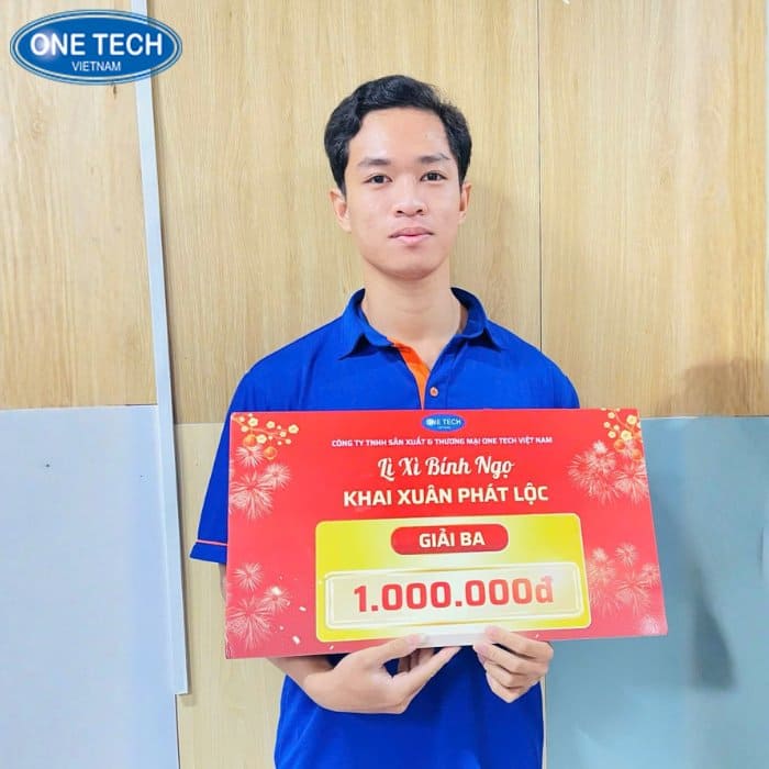 One Tech trao tận tay khách hàng giải ba