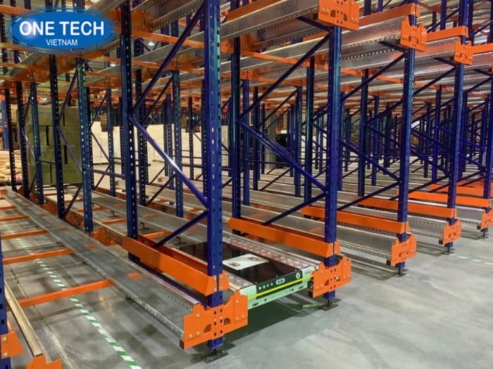 Kệ Radio Shuttle - Ứng dụng robot hiện đại hỗ trợ xuất nhập hàng