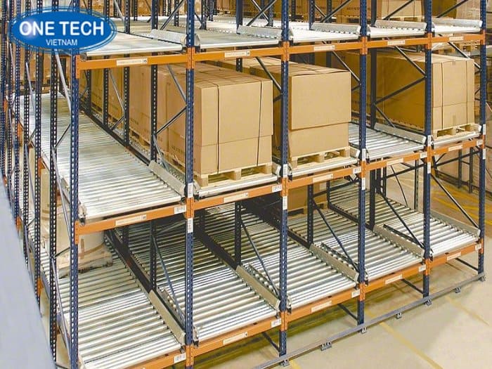 Kệ con lăn hỗ trợ xuất nhập nhanh chóng