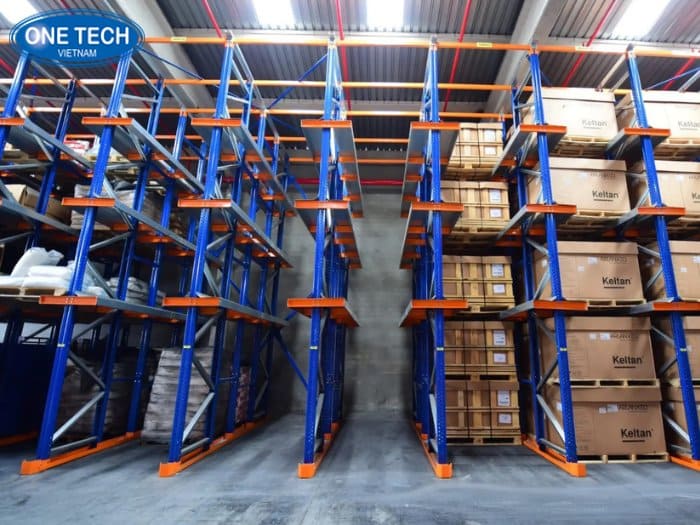 Kệ kho hàng 4 tầng Drive In giảm số lối đi