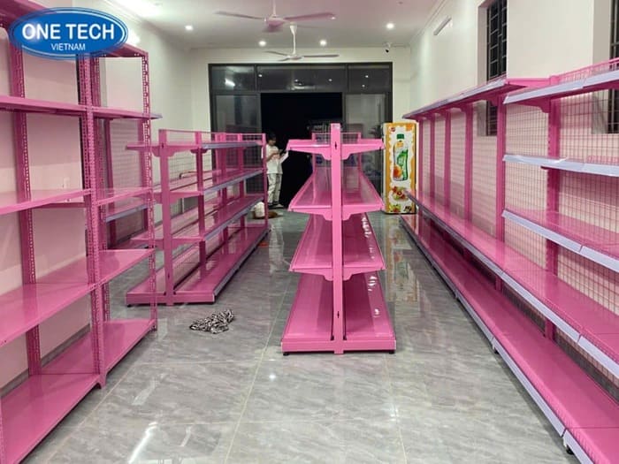 Kệ lưng lưới quận 12 sẵn hàng