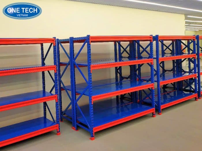 Kệ trung tải lý tưởng cho kho quy mô vừa.