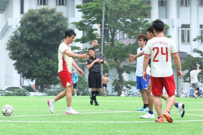 Các đội thi đấu với thái độ chuyên nghiệp