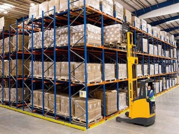 Các hãng sản xuất xe nâng kệ nổi tiếng trên thế giới phù hợp với kệ Drive in