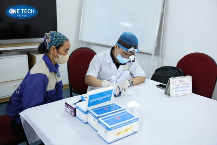 Hình ảnh khám sức khỏe tại nhà máy 04