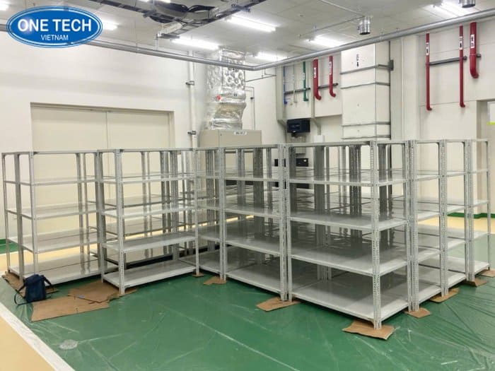 Kệ V lỗ hàng nhẹ cho kho hàng nhỏ