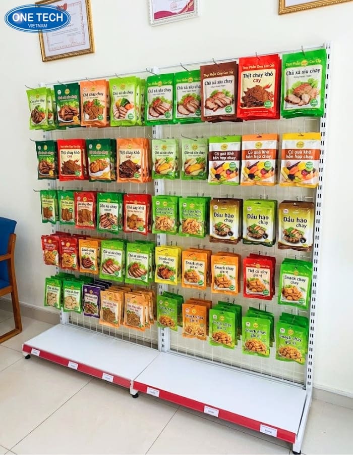 Kệ móc treo cho các mặt hàng chay đóng gói nhỏ