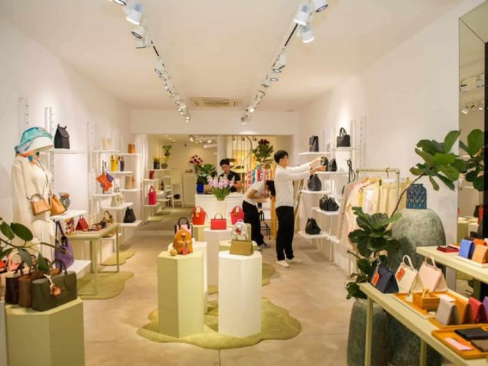 Thiết kế shop túi xách phong cách trẻ trung, nhẹ nhàng