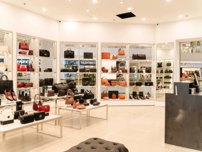 Thiết kế shop túi xách và các sản phẩm từ da diện tích lớn