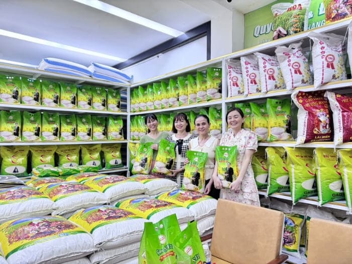 Cách trưng bày cửa hàng bán gạo đơn giản