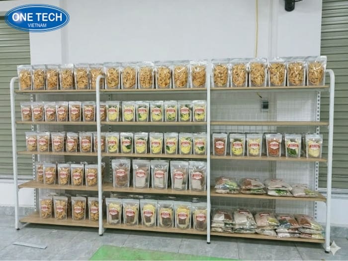 Kệ khung sắt mặt mâm gỗ cho cửa hàng bánh tráng đẹp
