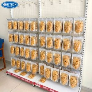 Kệ móc treo bánh tráng gọn gàng, ngăn nắp