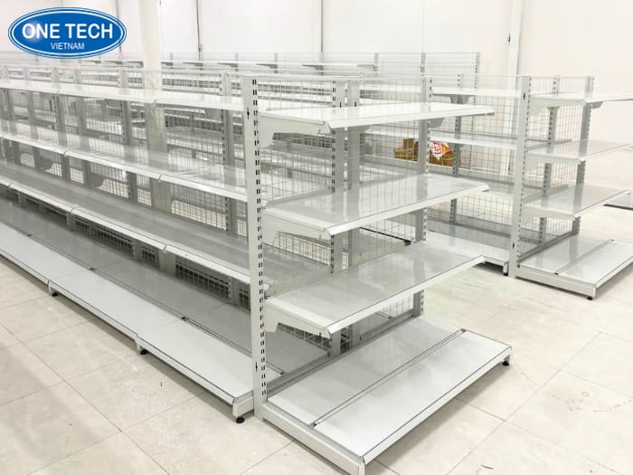 Kệ sắt lưng lưới trưng bày hàng hóa