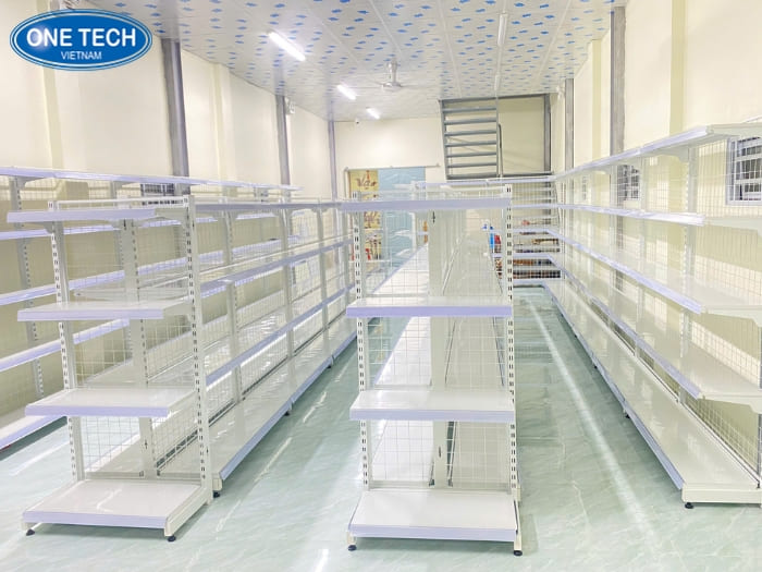Kệ sắt siêu thị trưng bày trong cửa hàng