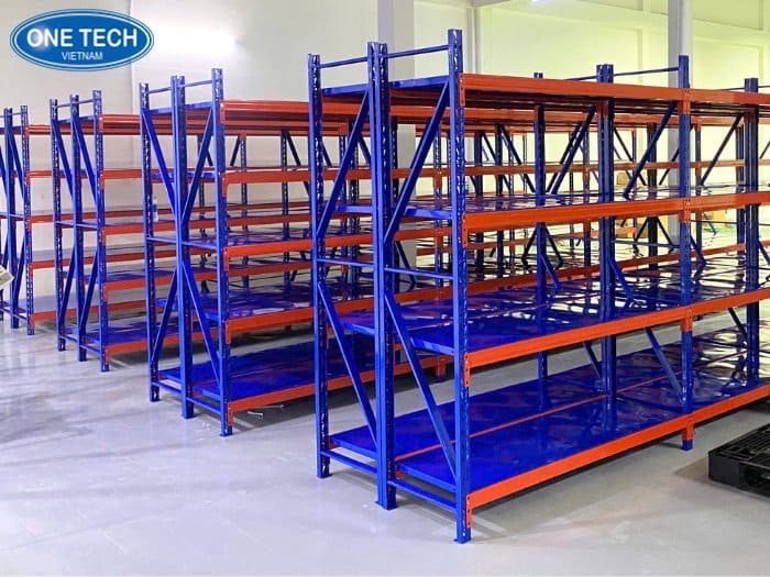 Kệ trung tải phù hợp cho kho vừa và nhỏ