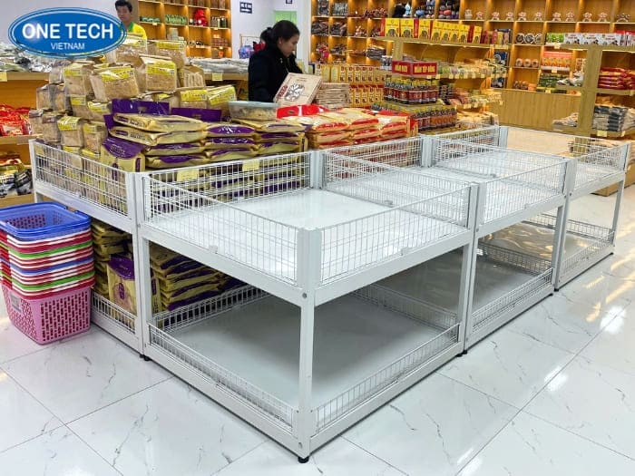 Ụ vuông giữa nhà trưng bày thực phẩm chay