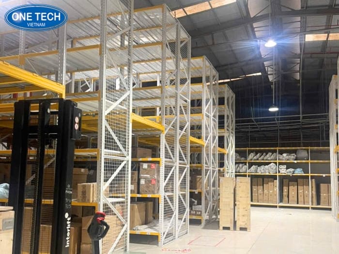 Lắp đặt dự án kệ kho cho công ty dịch vụ ô tô Carpla 01