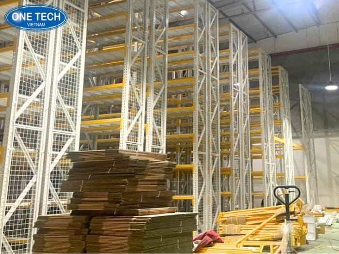 Lắp đặt dự án kệ kho cho công ty dịch vụ ô tô Carpla 02