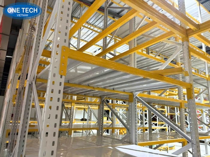 Lắp đặt dự án kệ kho cho công ty dịch vụ ô tô Carpla 03